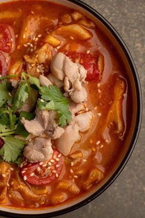 Спеццена на Том Ям с цыпленком и креветкой — фото 2