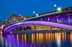 светомузыкальные шоу на Смоленском мосту — фото 3