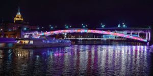 светомузыкальные шоу на Смоленском мосту — фото 4