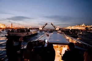Три разводных моста — развод мостов от Петроградской стороны — фото 2