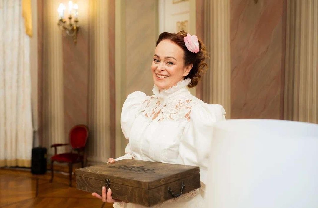Афиша: Спектакль «Медведь», «Беззащитное существо»