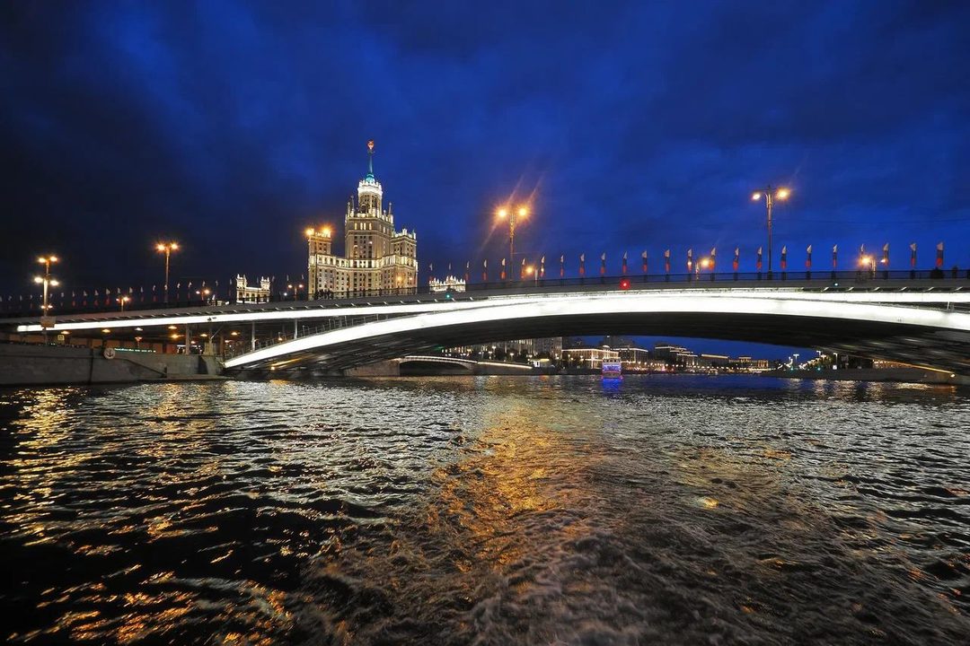 Афиша: автобусно-пешеходная экскурсия «Огни большого города» со скидкой 20%