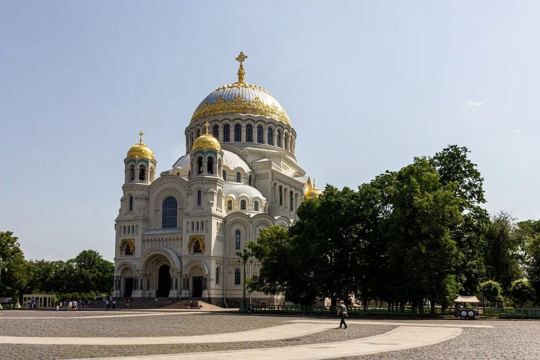 Афиша: автобусная экскурсия в Кронштадт с посещением Морского Никольского собора и парка «Остров фортов» со скидкой до 56%