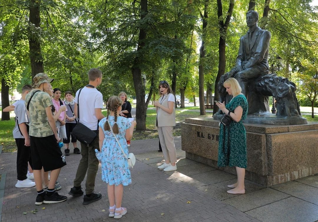 Афиша: Пешеходная экскурсия «Осень в городе V»