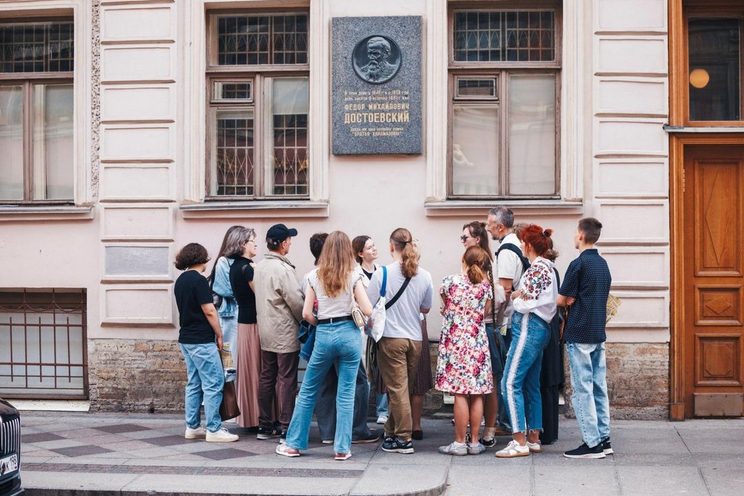 Афиша: Приём заявок на курс волонтёров Музея Достоевского продлён до 30 сентября