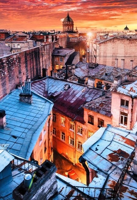 Афиша: Must have Питера: панорама с высоты и дворы, парадные и коммуналка