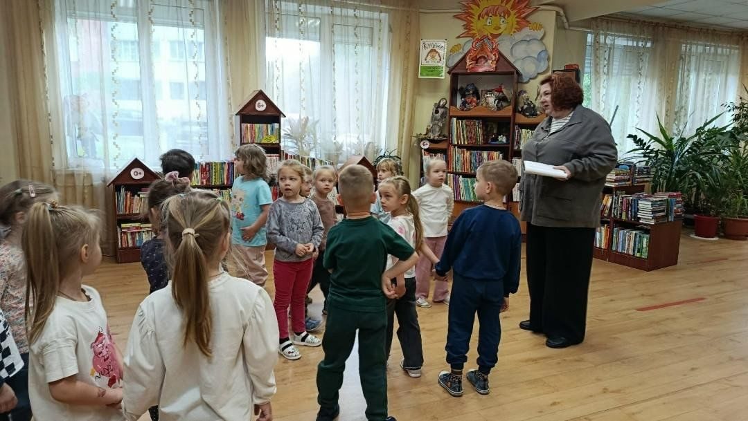 Афиша: Экскурсия «Путешествие в книжный дом»