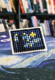 Афиша: Вышивка крестиком на значке: Ван Гог, Звездная ночь