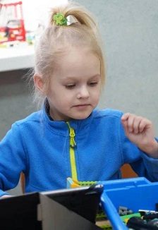 Афиша: Кружок эксперементальной механики и робототехники Шестеренка (1 занятие в неделю) детского центра Школа Радость
