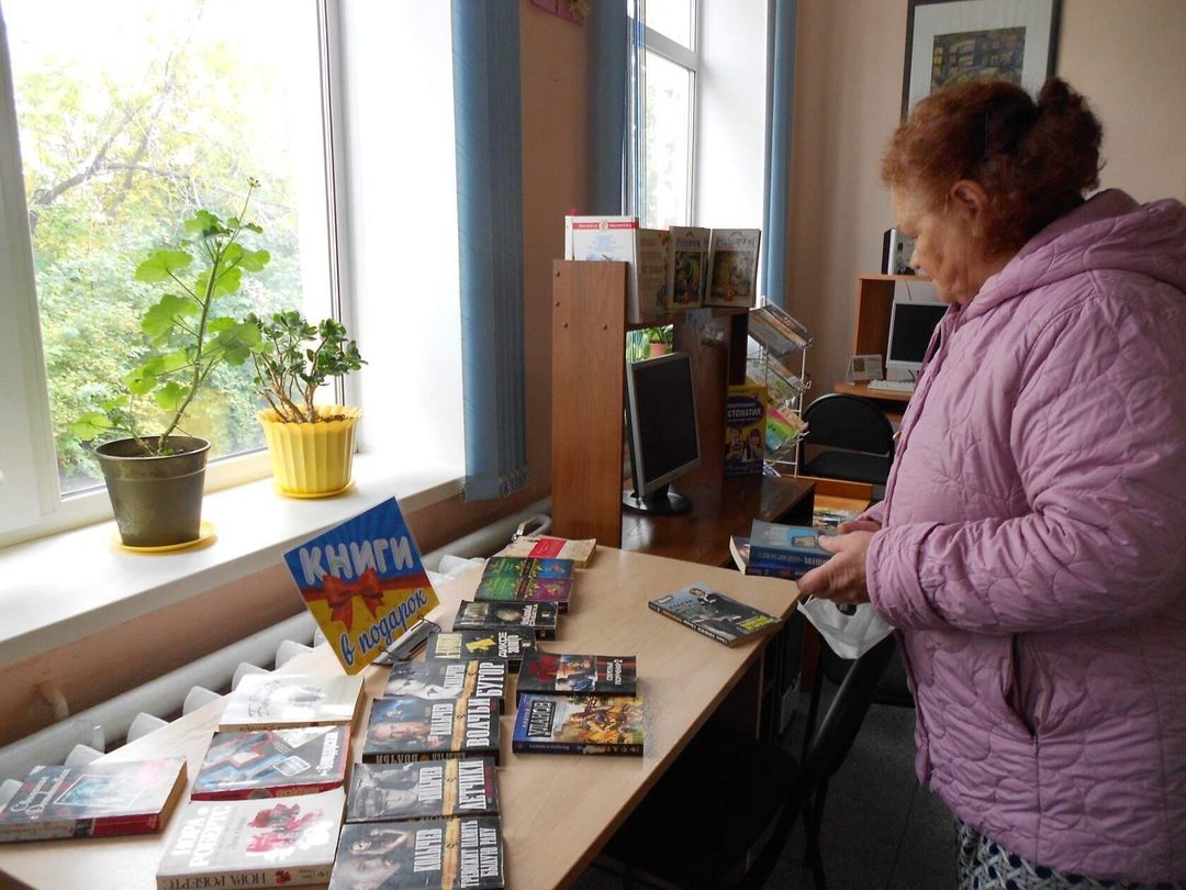 Афиша: Книжный развал «Книги в подарок»