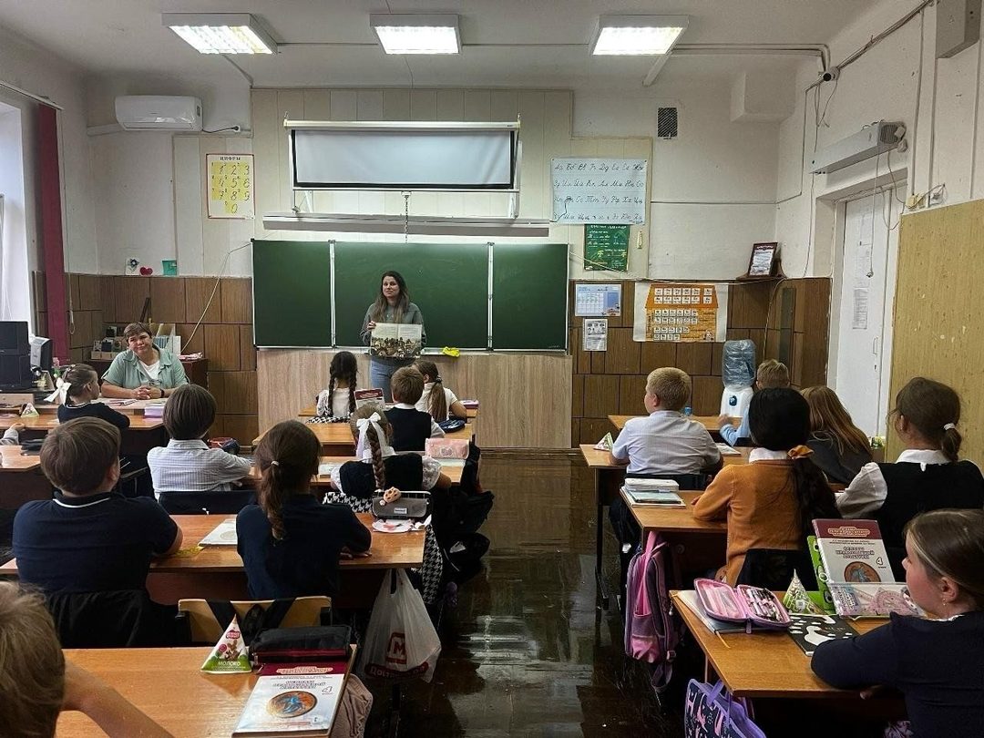 Афиша: Литературная гостиная «надо верить в человека как в солнце!»