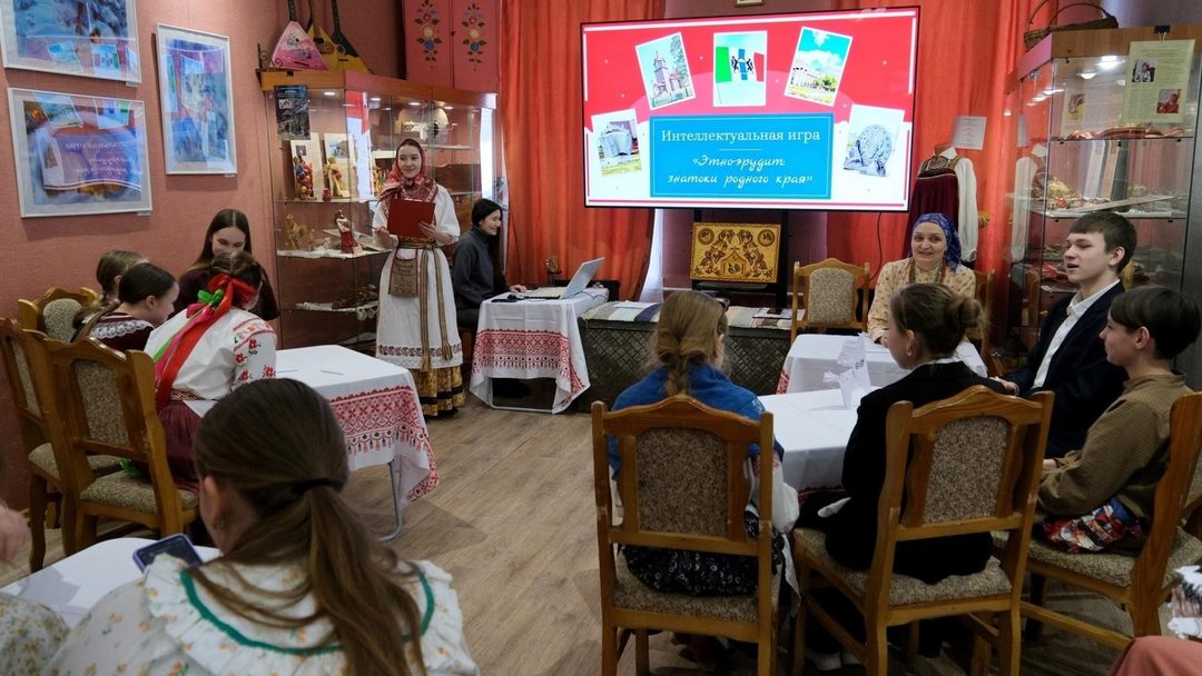 Афиша: Познавательная программа «Прогулка в старину»
