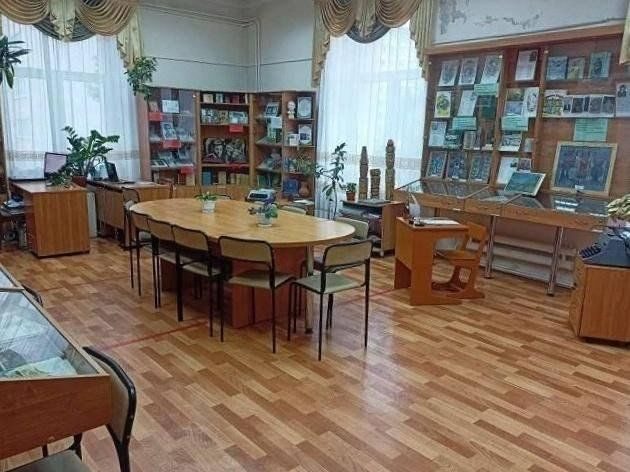 Афиша: Книжная выставка «Наследие и вдохновение: к юбилею Анвара Шарипова»