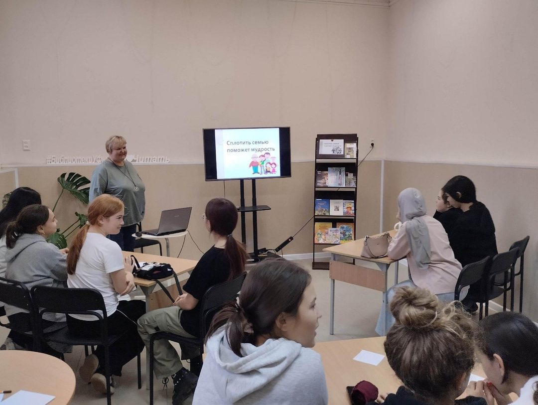 Афиша: Интеллектуальная игра «Сплотить семью поможет мудрость»