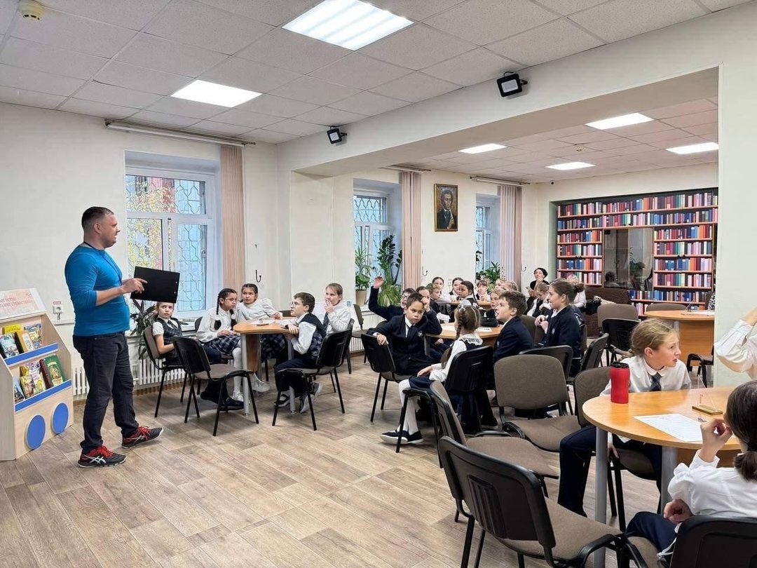 Афиша: Книжная выставка «Поэт уходит, но его песня остается»