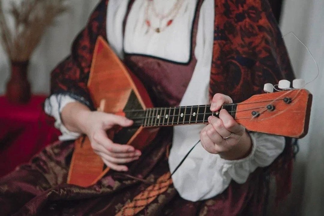 Афиша: Мастер-класс «Основы игры на балалайке»