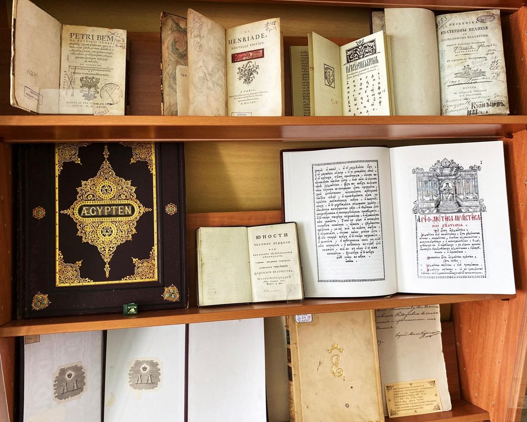 Афиша: Экскурсия «История книги: от свитка к ридеру»
