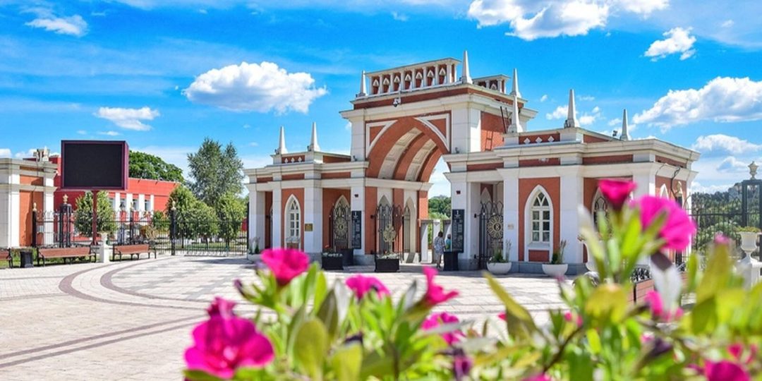 Афиша: Экспозиции Большого дворца, Хлебного дома и Оперного дома