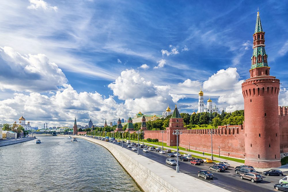 Афиша: По центру столицы на панорамном теплоходе: от Зарядье до Воробьевых гор