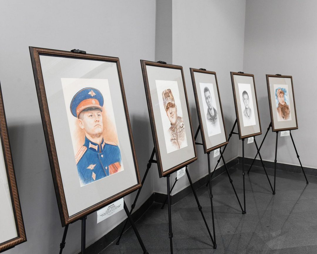Афиша: Выставка «Героев родные глаза»