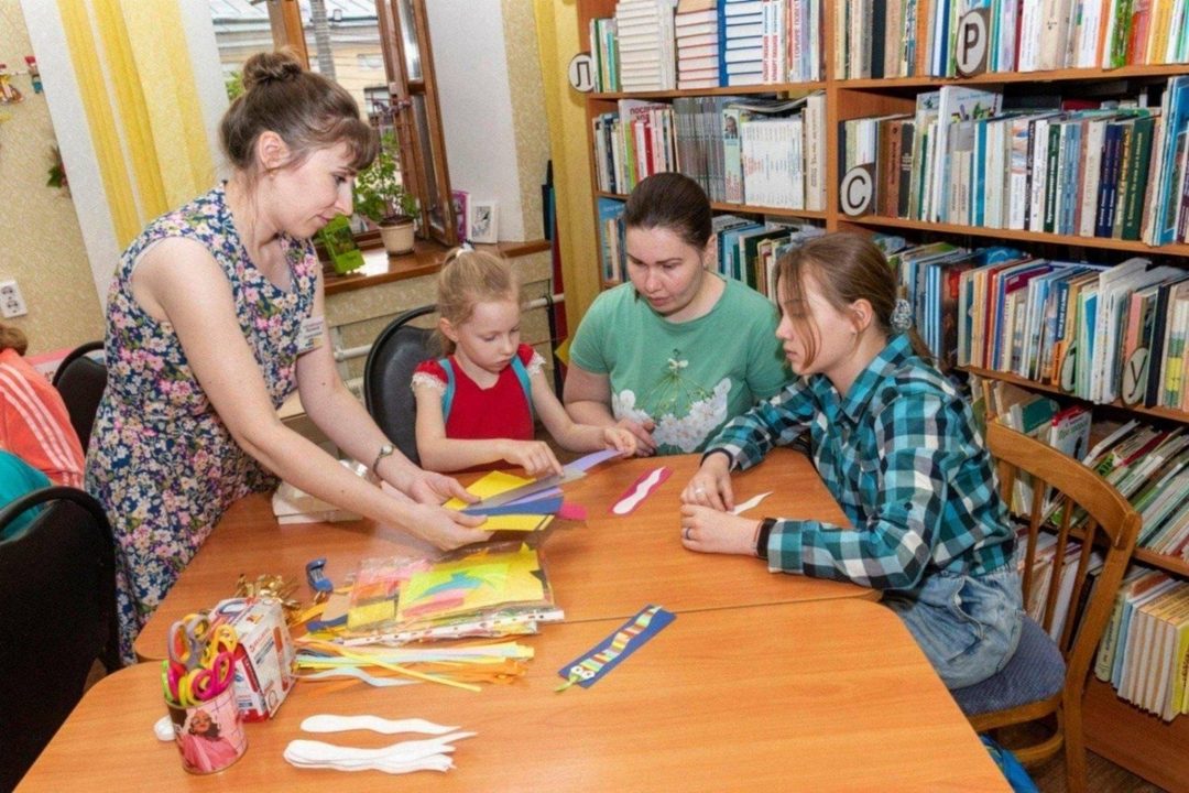 Афиша: Творческое занятие «Пчелкины забавы»