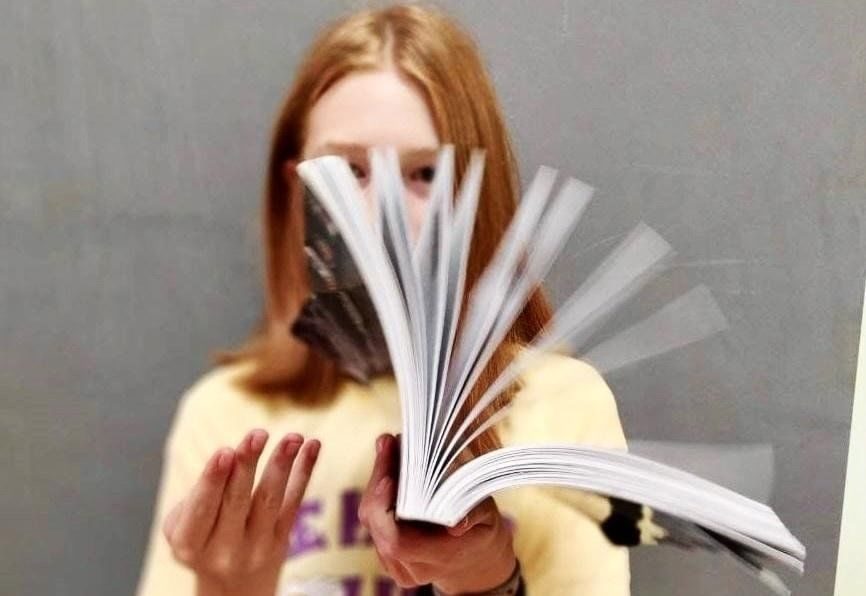 Афиша: Книжная выставка «Открой, поэзия, свои секреты!»