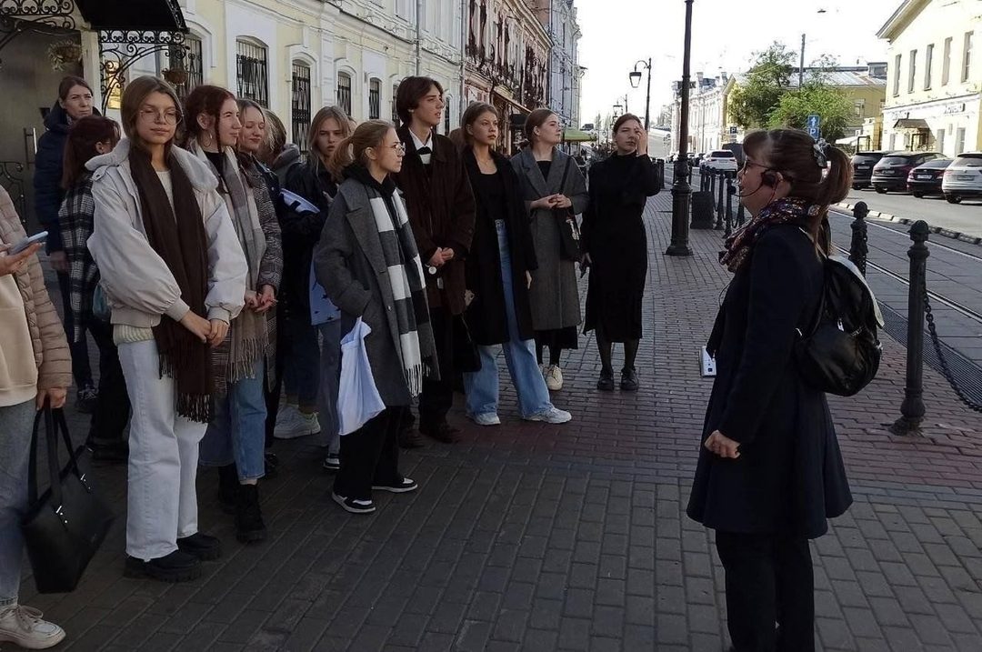 Афиша: Квест-экскурсия «Тайной тропой Александровского сада»