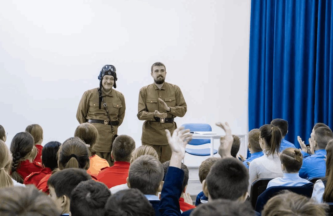 Афиша: Иммерсивная театрализованная экскурсия «Один из первых!»