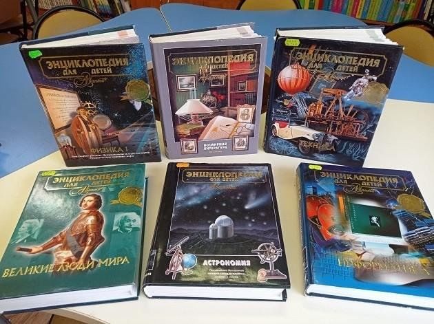 Афиша: Книжная выставка «О тайнах мироздания поведает книга…»