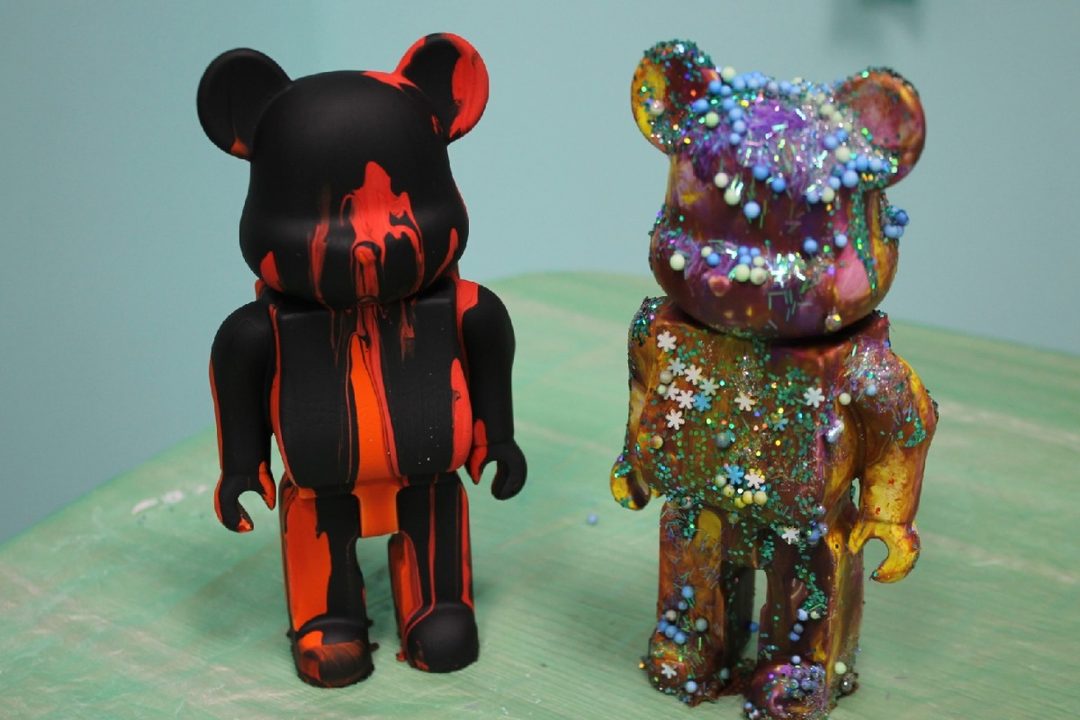 Афиша: WOW мастер-класс: заливка мишки Bearbrick (из гипса) красками в технике FluidArt
