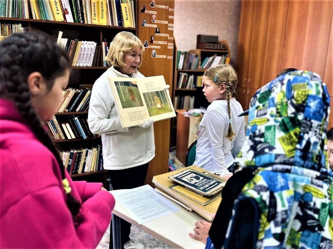 Афиша: Книжная выставка «Обыкновенный волшебник Евгений Шварц»