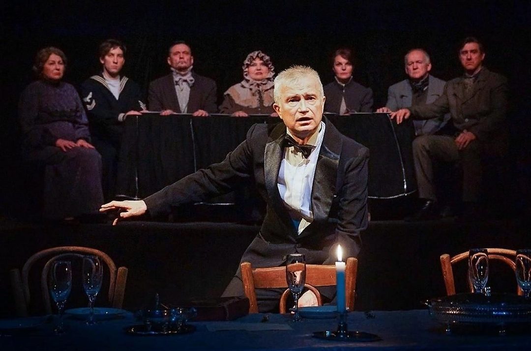 Афиша: Спектакль «Долгое счастливое Рождество»