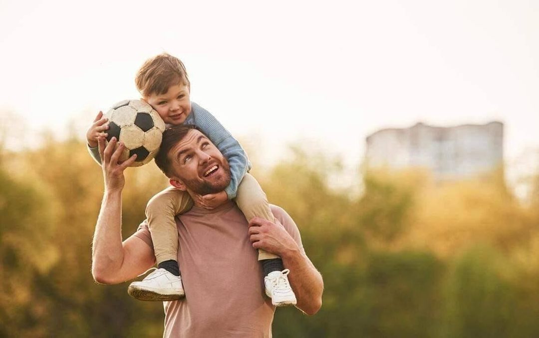 Афиша: Открытие фотовыставки «Папа и я: лучшие моменты вместе», посвященная Дню отца