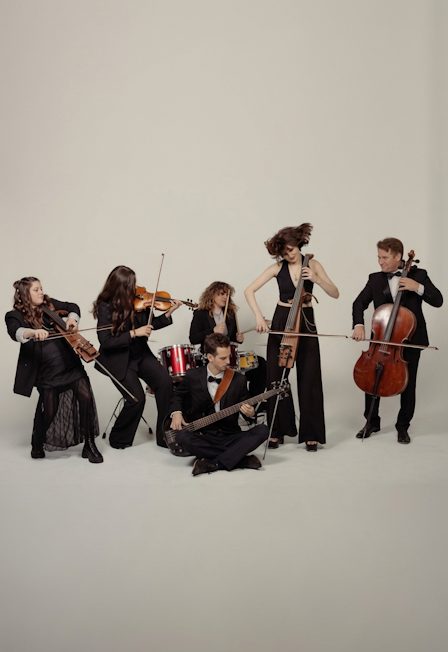 Афиша: Rockin' Christmas Cellos. Рождественский рок