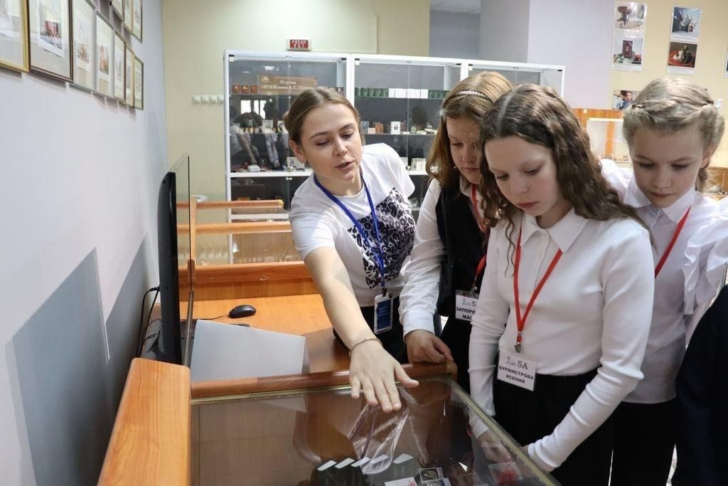 Афиша: Экскурсия «Добро пожаловать, или В библиотеку вход разрешен»