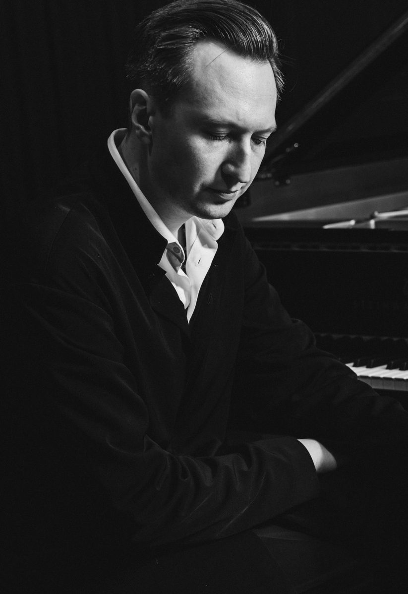 Афиша: Сергей Каспров (фортепиано). Моцарт, Шуберт, Шуман, Скарлатти, Рахманинов
