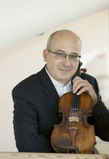 Афиша: Моцарт, Пьяццолла, Паганини. Скрипка, гитара и альт