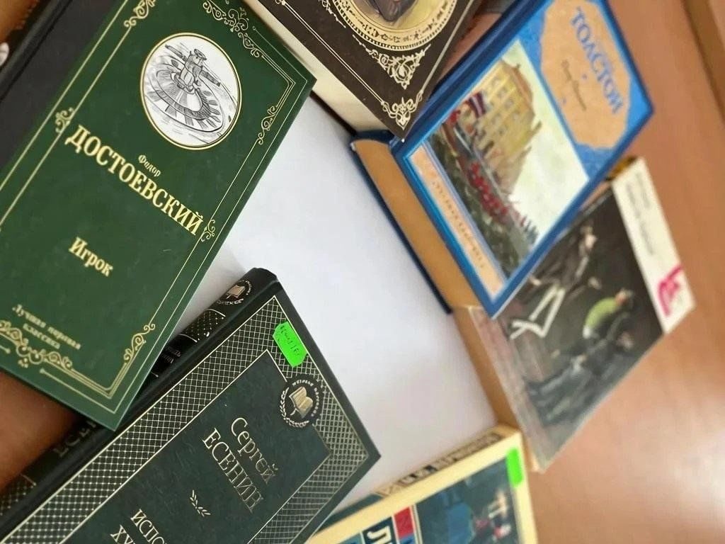 Афиша: Интеллектуальная программа «С книгой жить – век не тужить»