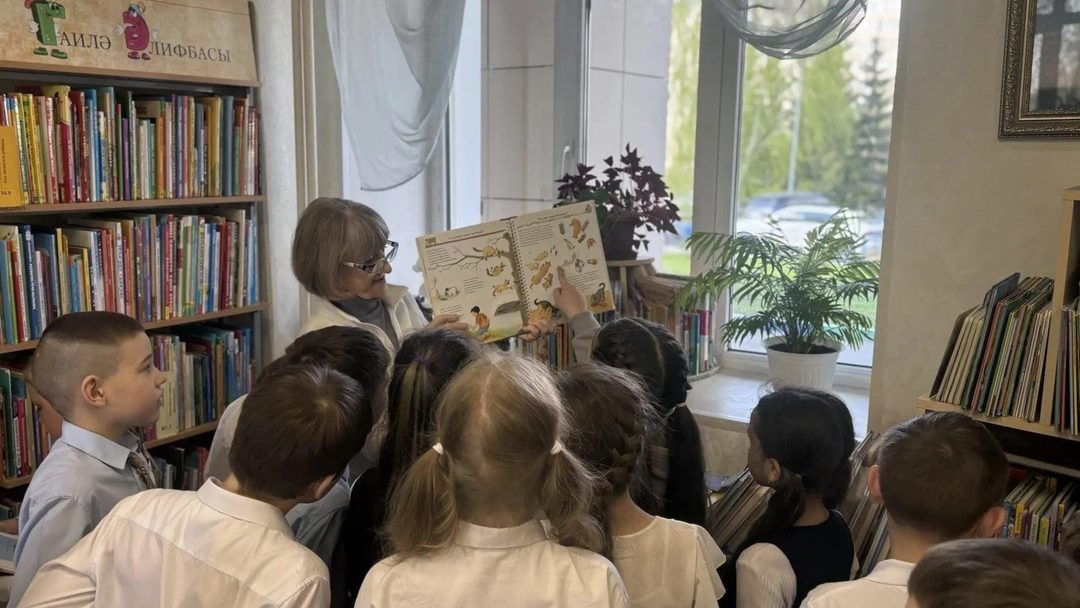 Афиша: Книжная выставка «Добрый мир Азгара Габиди »