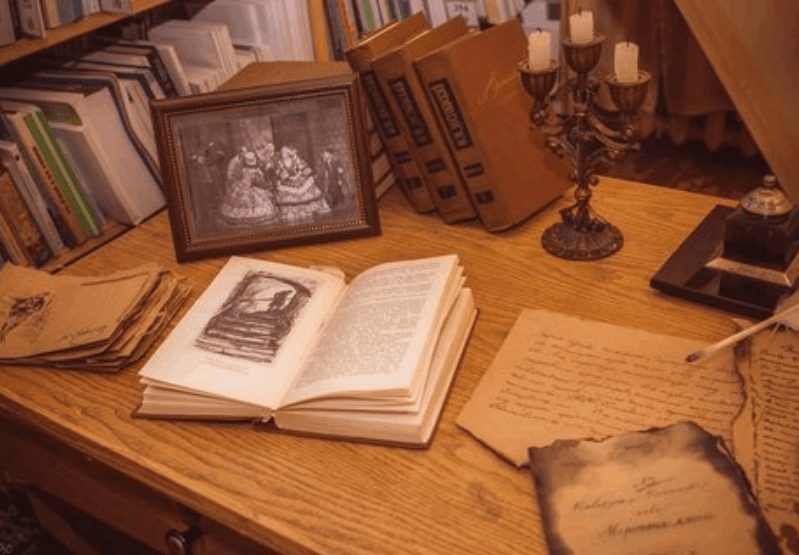 Афиша: Экскурсия «Книжные дары царской семьи Романовых»