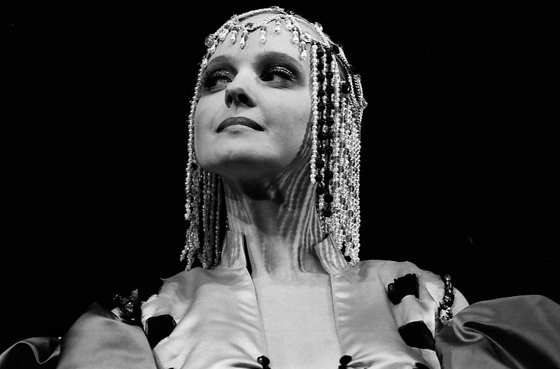Афиша: Елена Сотникова