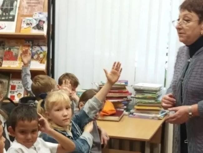 Афиша: Библиотечный урок «Все знают словари»