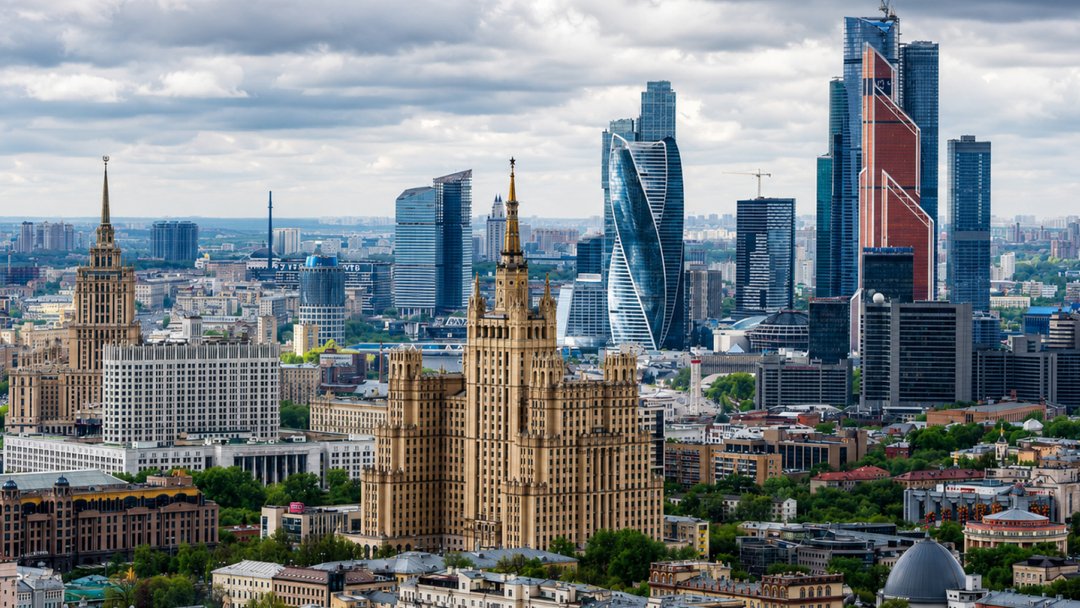 Афиша: Стендап на крыше. С видом на Москва-Сити