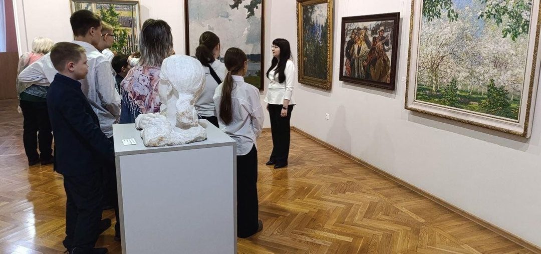 Афиша: Программа «За кулисами музея»
