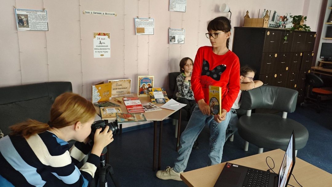 Афиша: Школа культурного блогера «Еж-ТВ»