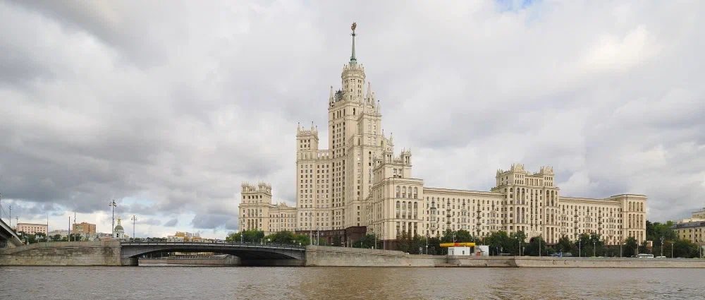 Афиша: автобусная экскурсия «Сталинские высотки: символ советской эпохи» со скидкой