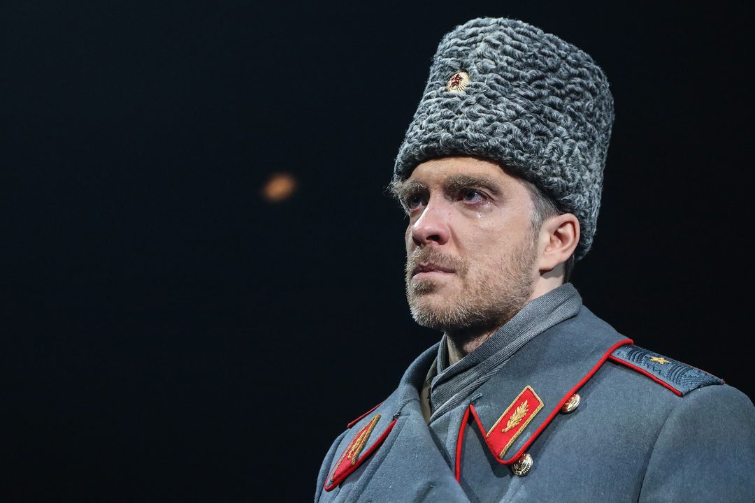 Афиша: Генерал и его семья