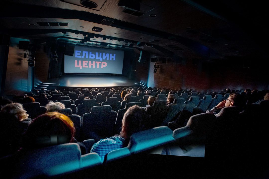 Афиша: Руки Анны