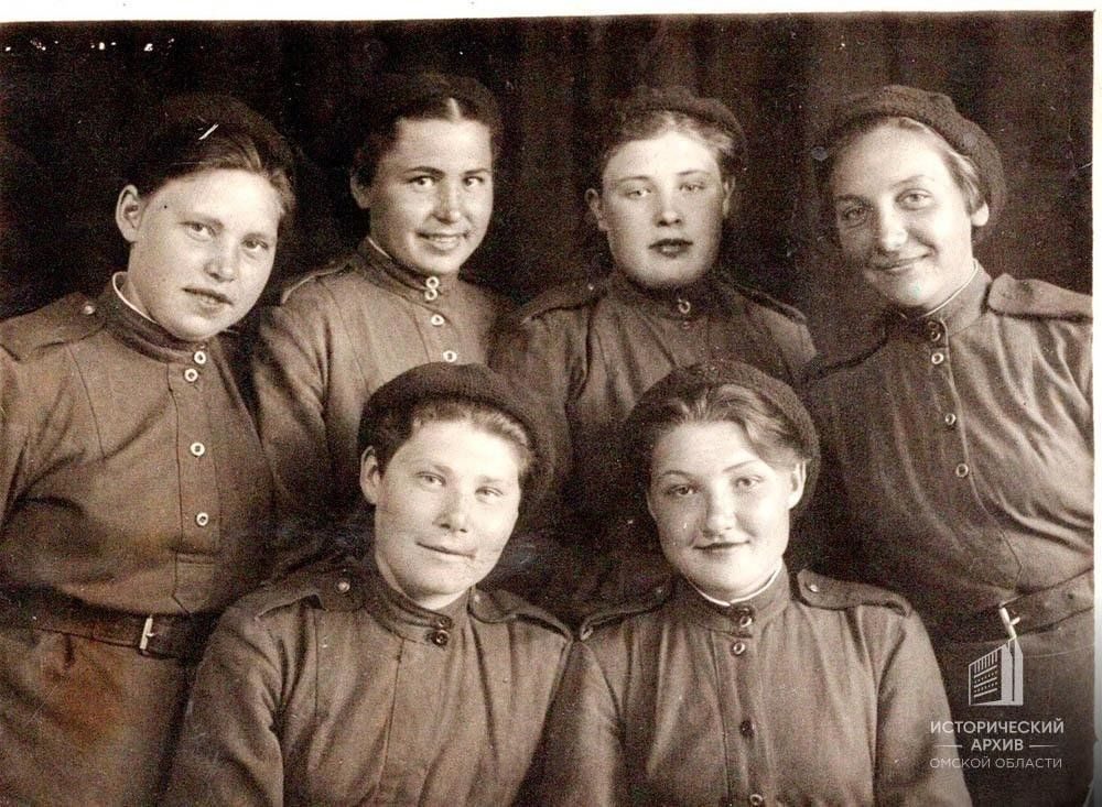 Афиша: Виртуальная выставка «Женщинам – защитницам родины посвящается»