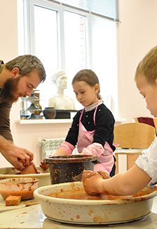 Афиша: Народные промыслы России: искусство гончарного дела. Мастер-класс